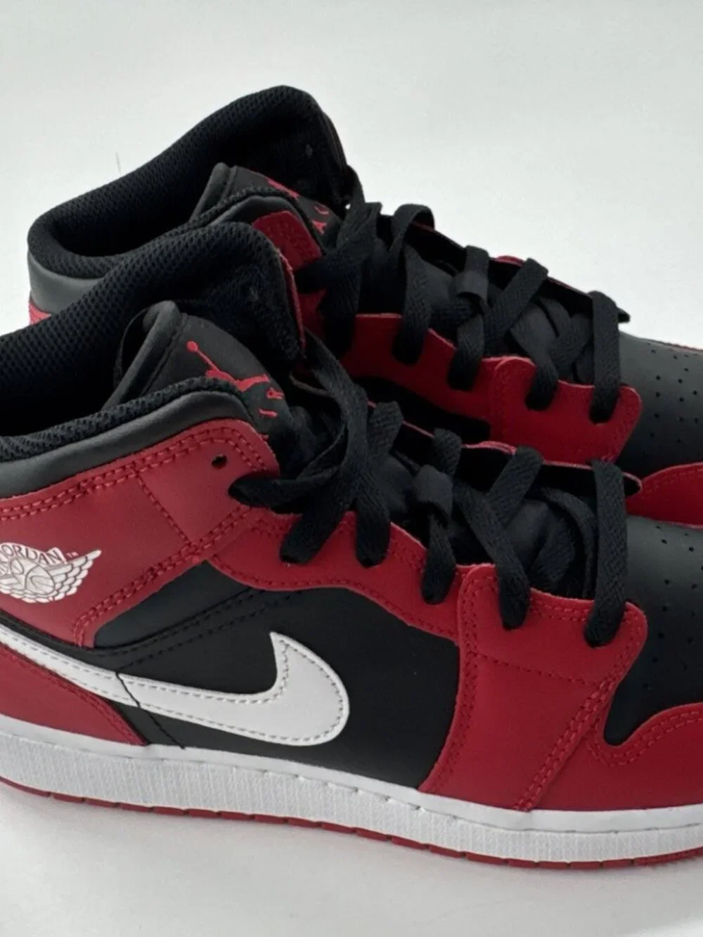 Nike Air Jordan 1 Mid Shoes Youth Boys 7Y Gym Red Black Leather DQ8423-061 NWOB